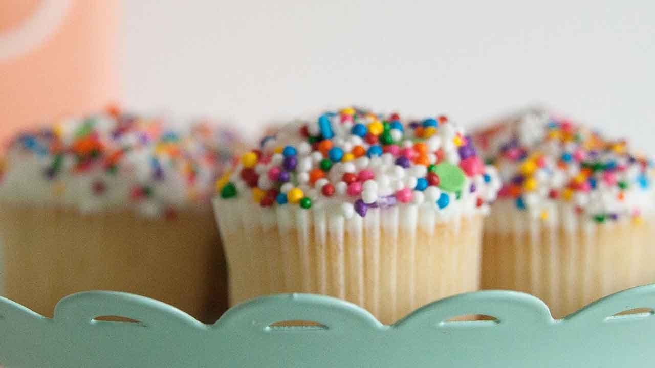 Cupcakes de vainilla. Cómo hacer la receta fácilmente para niños