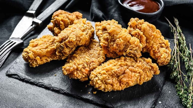 Cómo hacer la receta casera de pollo estilo KFC y cuántas calorías tiene