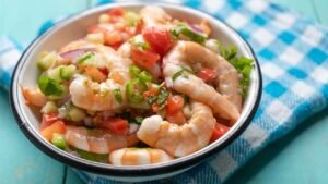 Cómo preparar la receta de ceviche de camarón y cuántas calorias tiene