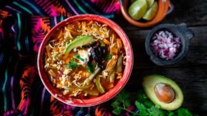 Cómo hacer la receta original de sopa azteca